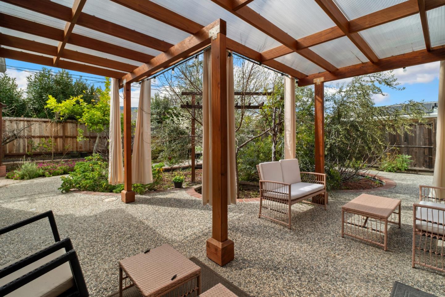 Detail Gallery Image 33 of 38 For 1666 Blossom Hill Rd, San Jose,  CA 95124 - 4 Beds | 2 Baths