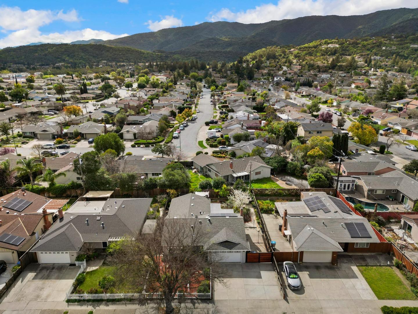 Detail Gallery Image 4 of 38 For 1666 Blossom Hill Rd, San Jose,  CA 95124 - 4 Beds | 2 Baths