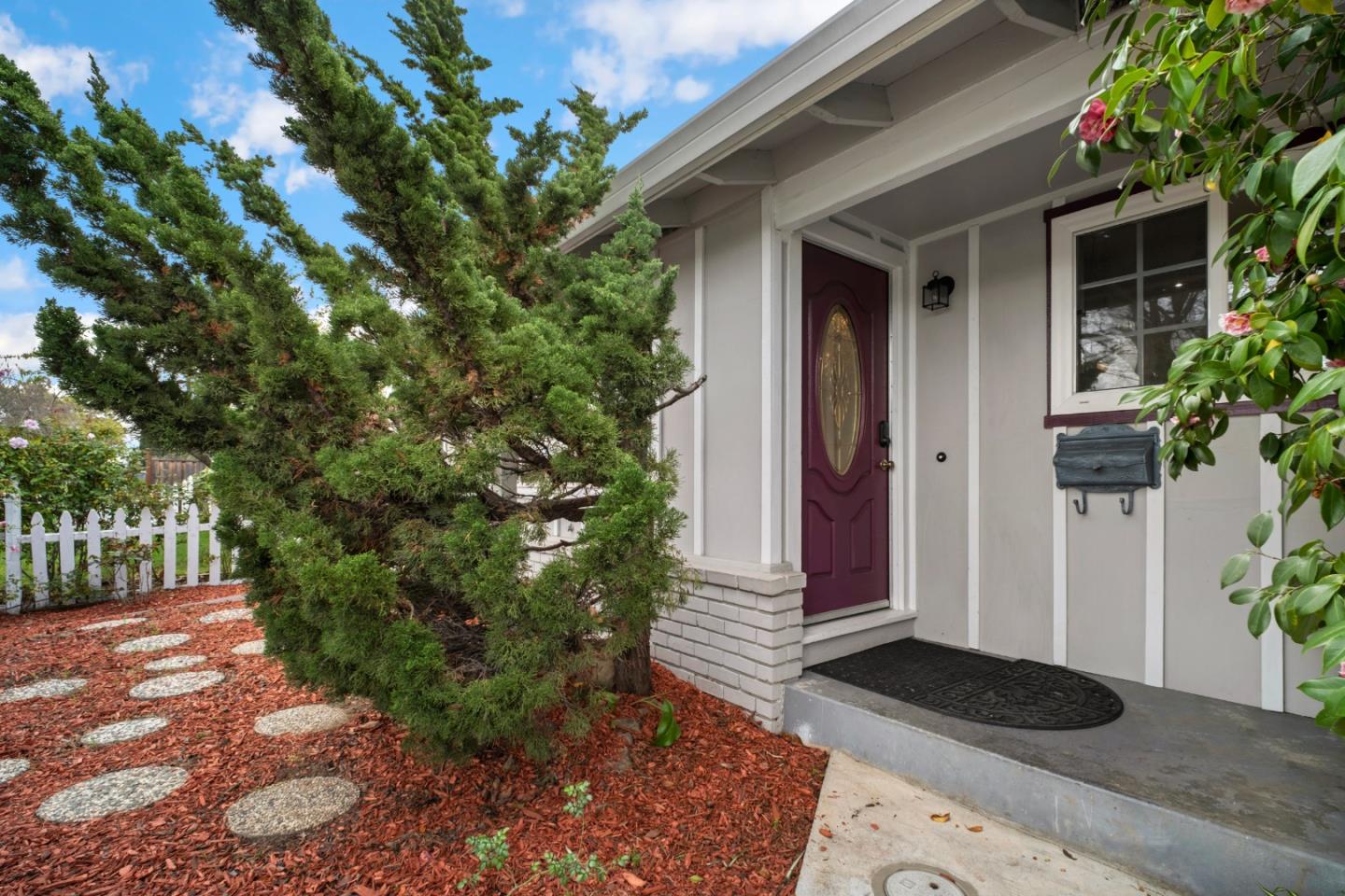 Detail Gallery Image 5 of 38 For 1666 Blossom Hill Rd, San Jose,  CA 95124 - 4 Beds | 2 Baths