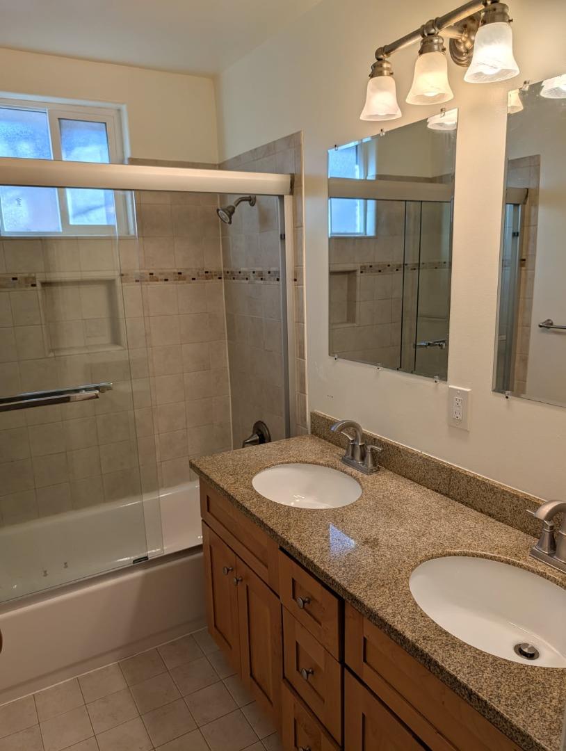 Detail Gallery Image 8 of 11 For 1049 Haven Ave, Redwood City,  CA 94063 - 2 Beds | 1 Baths