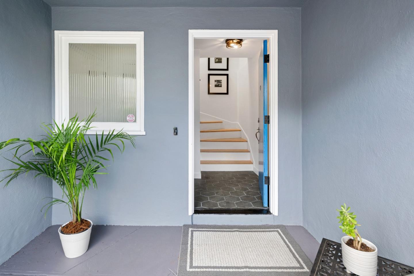 Detail Gallery Image 3 of 39 For 80 Vienna St, San Francisco,  CA 94112 - 2 Beds | 1 Baths