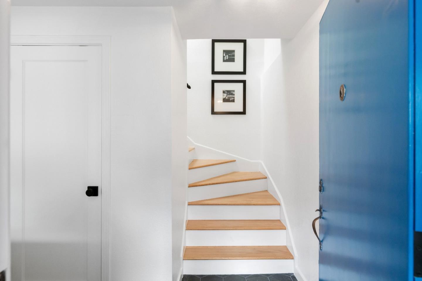 Detail Gallery Image 4 of 39 For 80 Vienna St, San Francisco,  CA 94112 - 2 Beds | 1 Baths