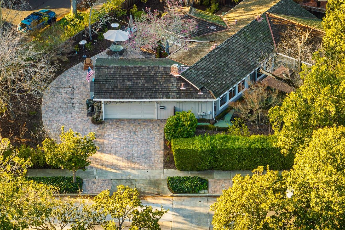 Detail Gallery Image 3 of 9 For 115 Southwood Dr, Palo Alto,  CA 94301 - 3 Beds | 2 Baths