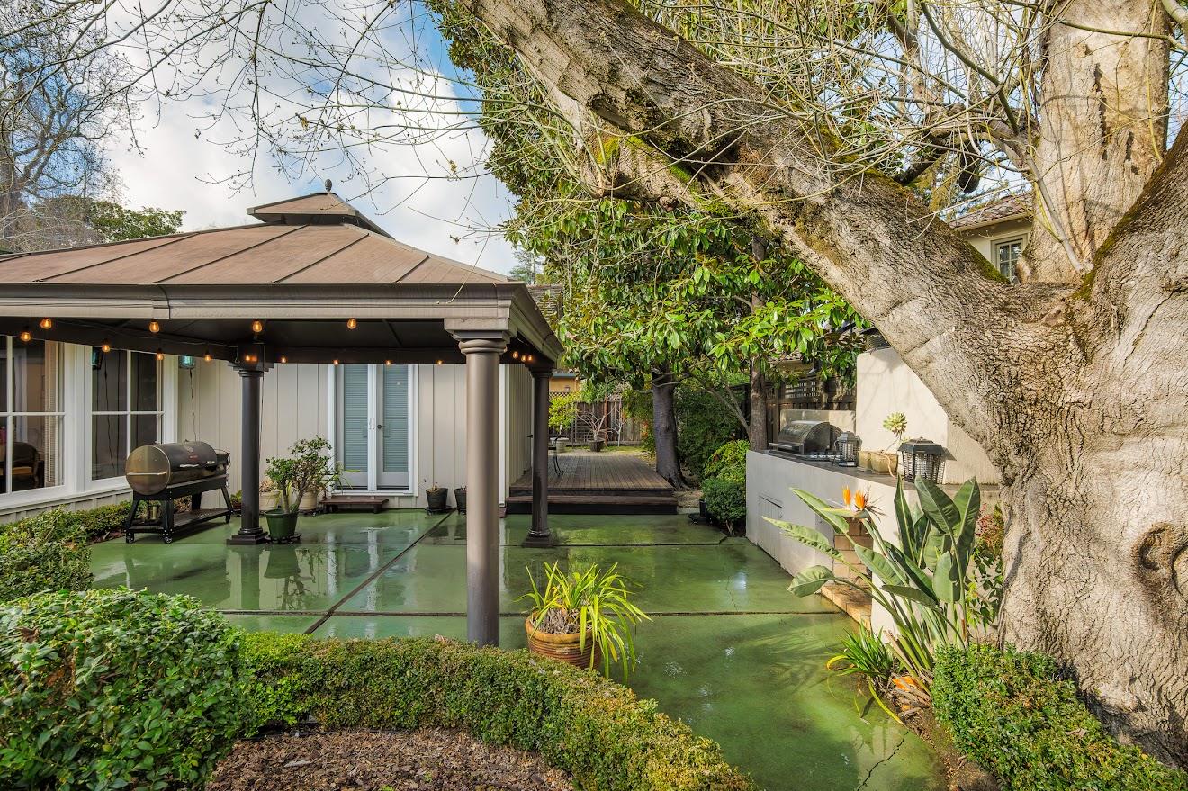 Detail Gallery Image 5 of 9 For 115 Southwood Dr, Palo Alto,  CA 94301 - 3 Beds | 2 Baths