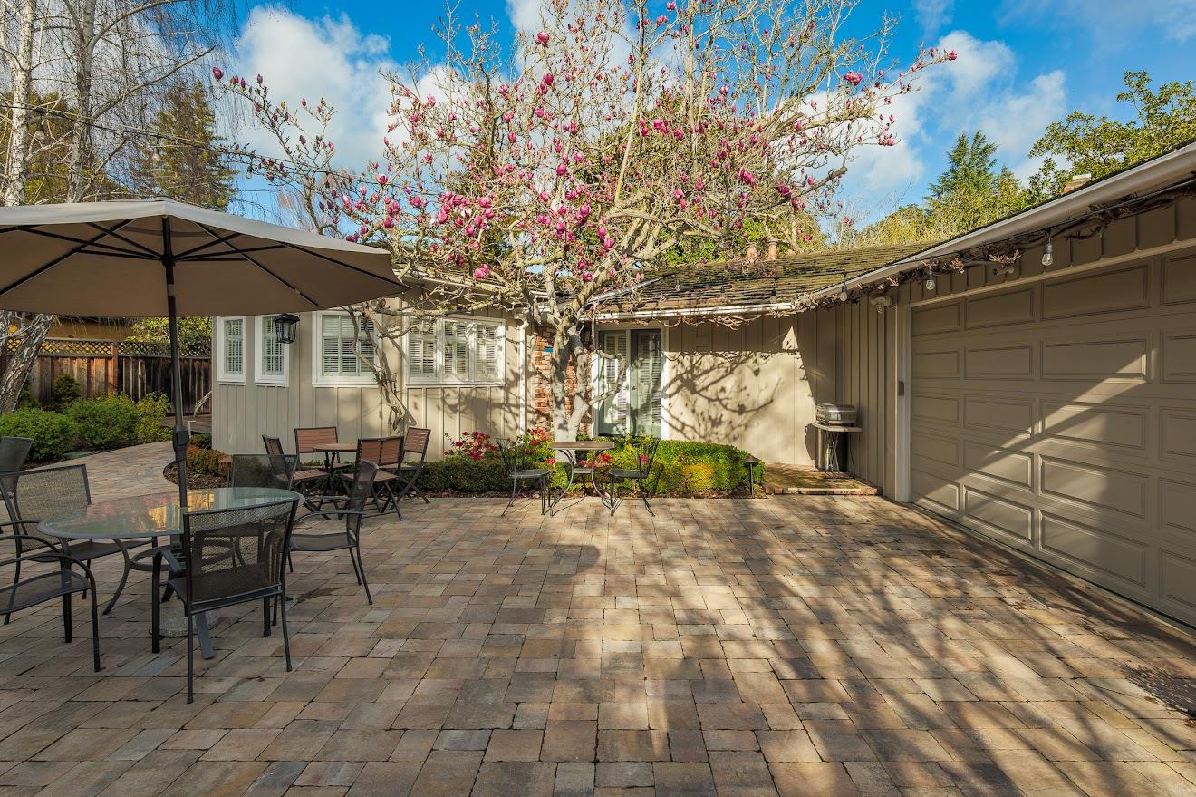 Detail Gallery Image 8 of 9 For 115 Southwood Dr, Palo Alto,  CA 94301 - 3 Beds | 2 Baths