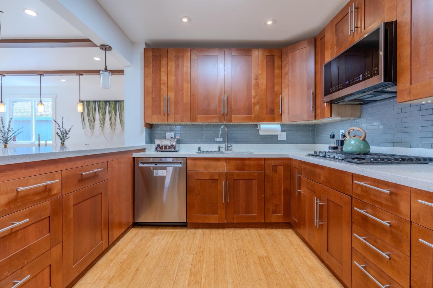 Detail Gallery Image 10 of 34 For 608 7th Ave, San Bruno,  CA 94066 - 4 Beds | 2 Baths