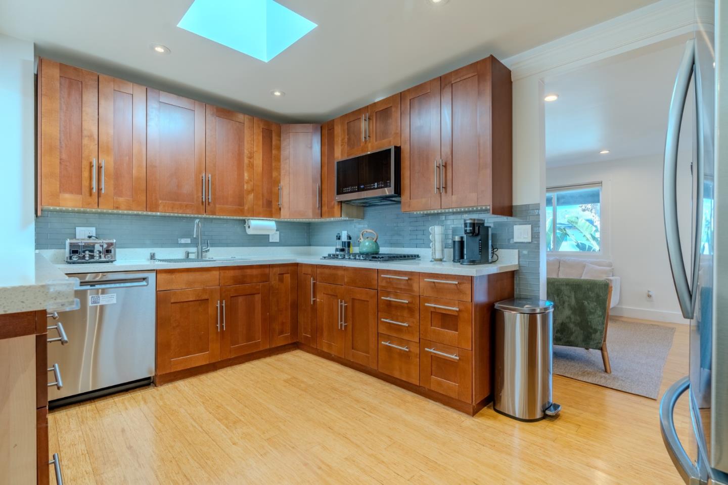 Detail Gallery Image 11 of 34 For 608 7th Ave, San Bruno,  CA 94066 - 4 Beds | 2 Baths