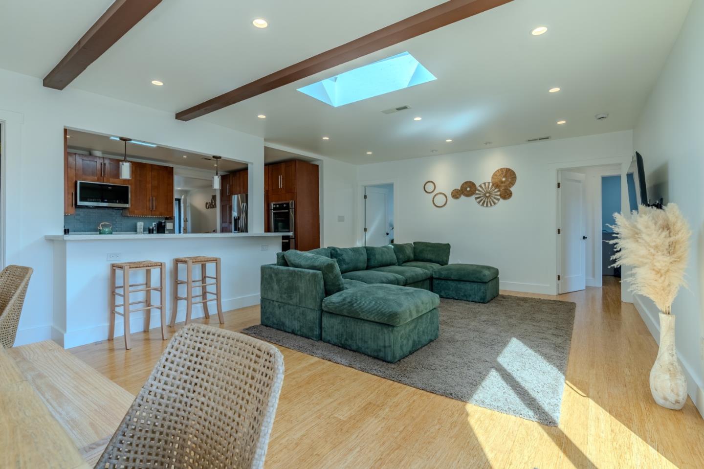 Detail Gallery Image 16 of 34 For 608 7th Ave, San Bruno,  CA 94066 - 4 Beds | 2 Baths