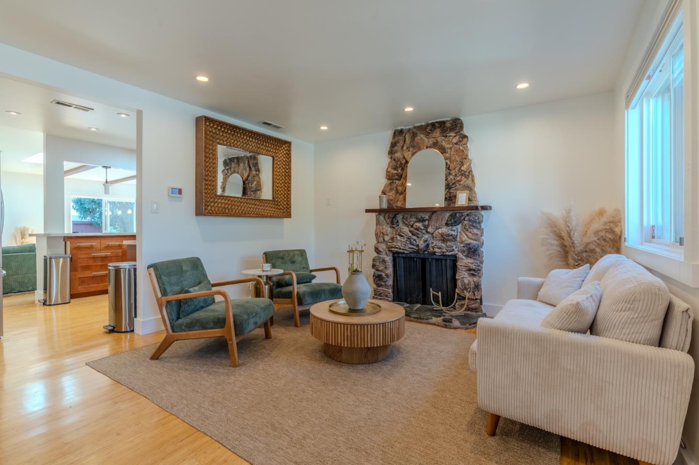 Detail Gallery Image 4 of 34 For 608 7th Ave, San Bruno,  CA 94066 - 4 Beds | 2 Baths