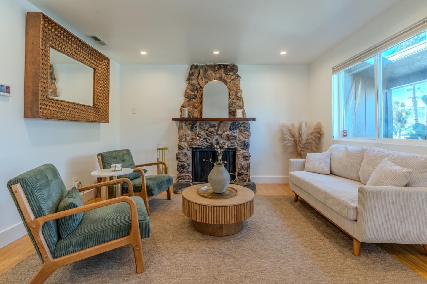 Detail Gallery Image 5 of 34 For 608 7th Ave, San Bruno,  CA 94066 - 4 Beds | 2 Baths