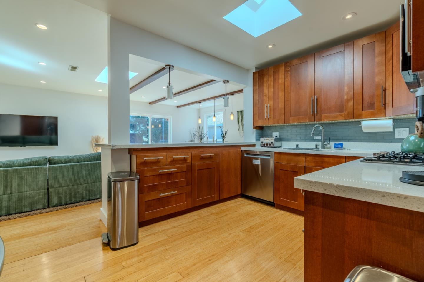 Detail Gallery Image 9 of 34 For 608 7th Ave, San Bruno,  CA 94066 - 4 Beds | 2 Baths