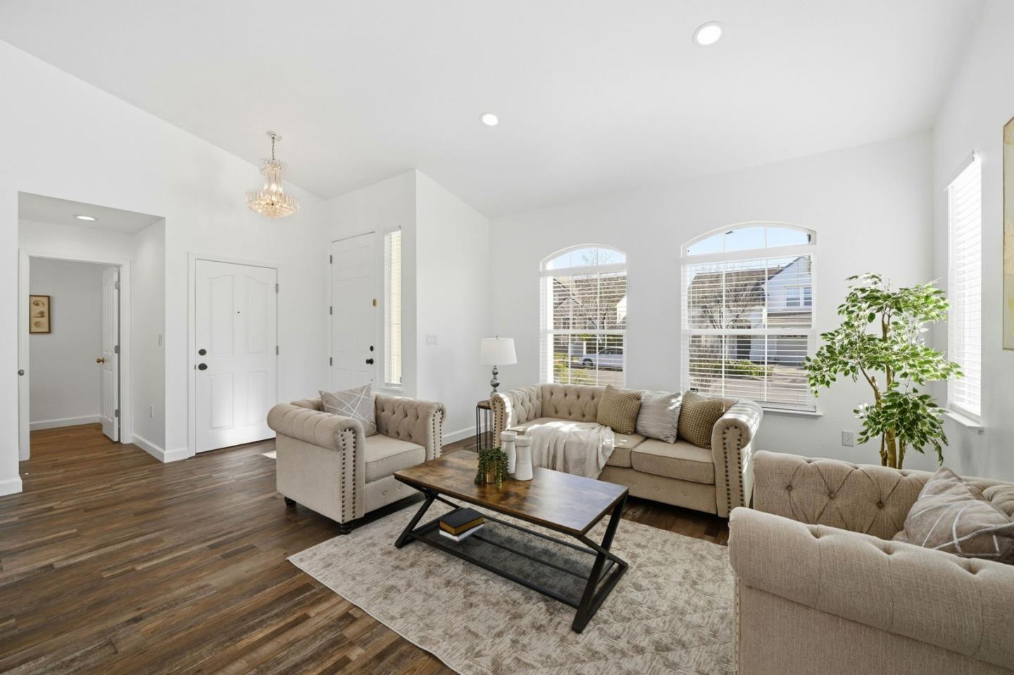 Detail Gallery Image 10 of 62 For 2177 Ceynowa Ln, San Jose,  CA 95121 - 4 Beds | 2/1 Baths