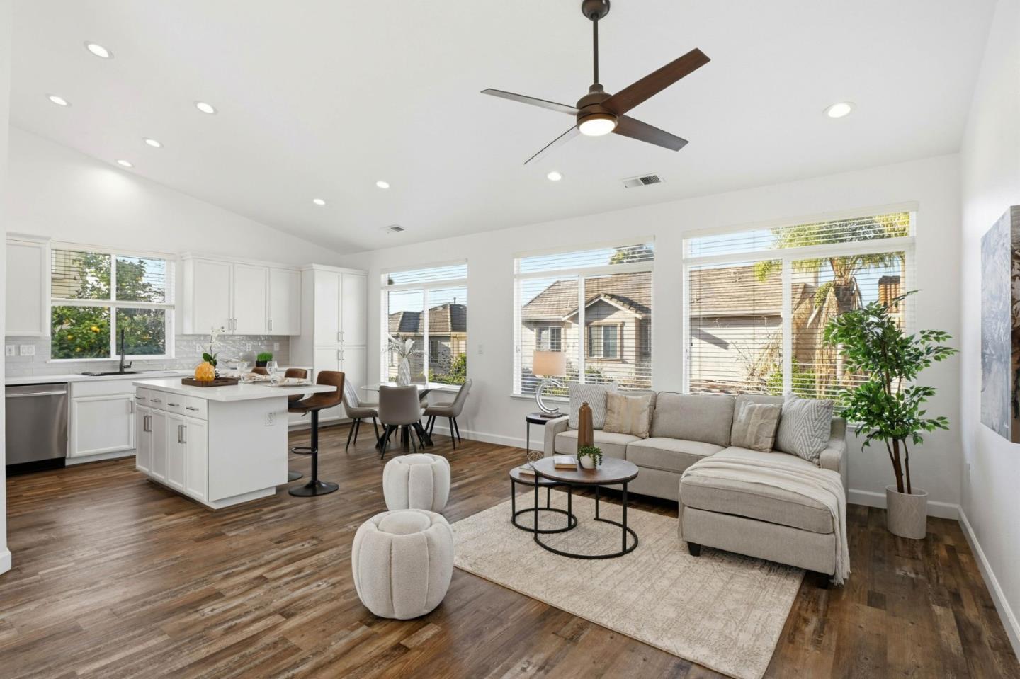 Detail Gallery Image 13 of 62 For 2177 Ceynowa Ln, San Jose,  CA 95121 - 4 Beds | 2/1 Baths