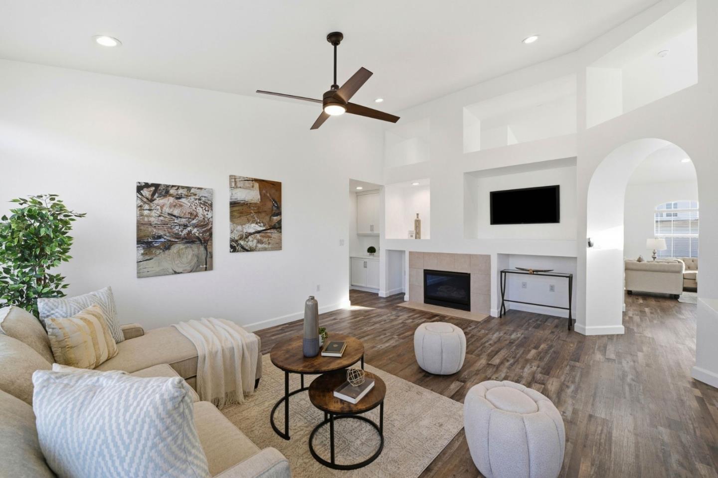 Detail Gallery Image 15 of 62 For 2177 Ceynowa Ln, San Jose,  CA 95121 - 4 Beds | 2/1 Baths