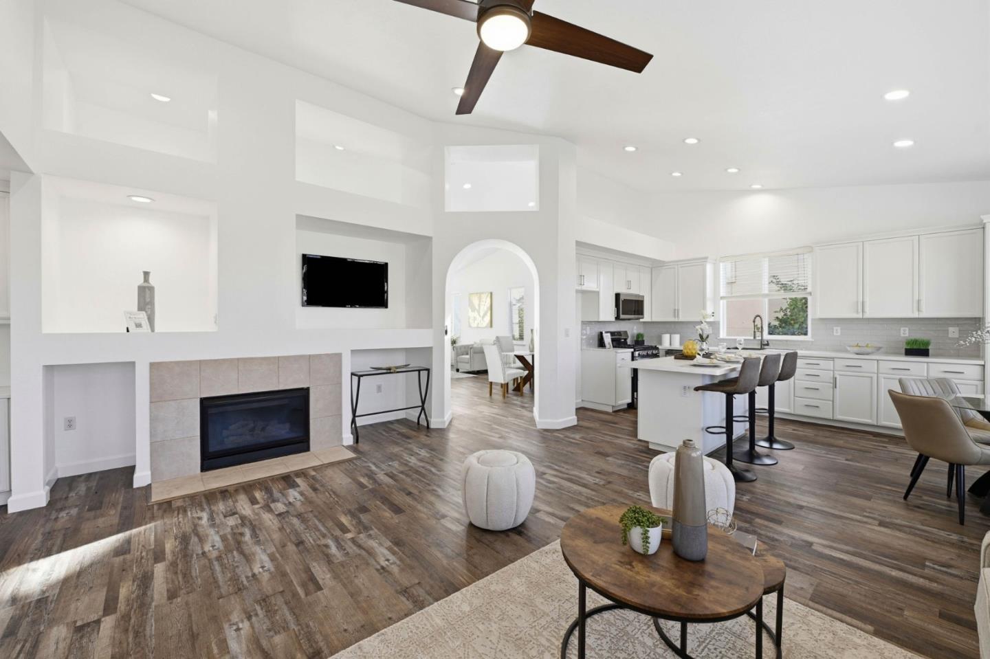 Detail Gallery Image 16 of 62 For 2177 Ceynowa Ln, San Jose,  CA 95121 - 4 Beds | 2/1 Baths