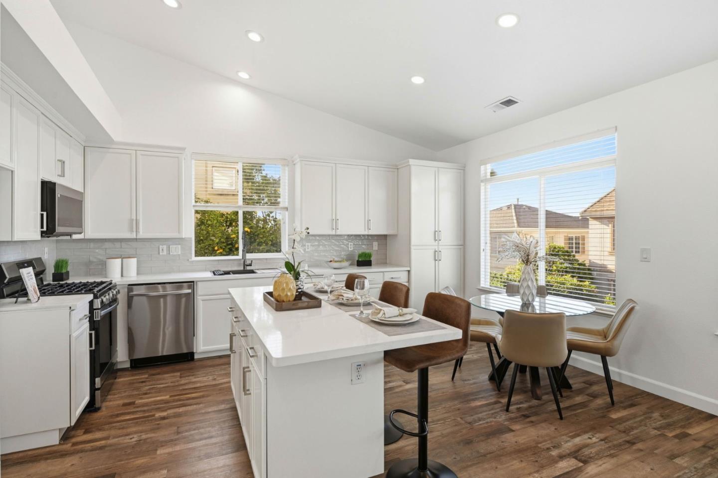 Detail Gallery Image 18 of 62 For 2177 Ceynowa Ln, San Jose,  CA 95121 - 4 Beds | 2/1 Baths