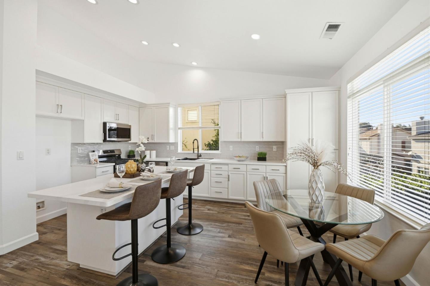 Detail Gallery Image 21 of 62 For 2177 Ceynowa Ln, San Jose,  CA 95121 - 4 Beds | 2/1 Baths