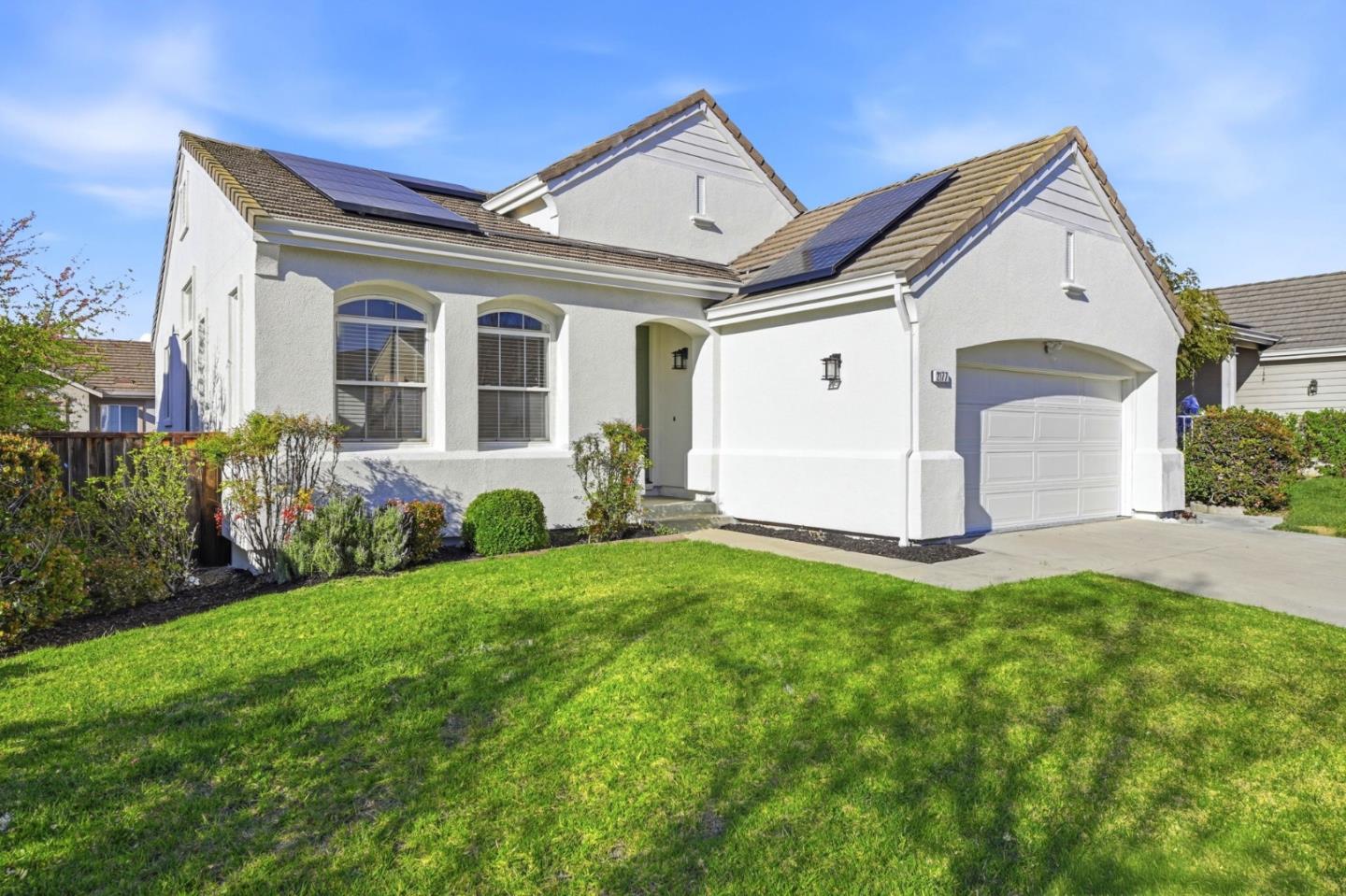 Detail Gallery Image 4 of 62 For 2177 Ceynowa Ln, San Jose,  CA 95121 - 4 Beds | 2/1 Baths