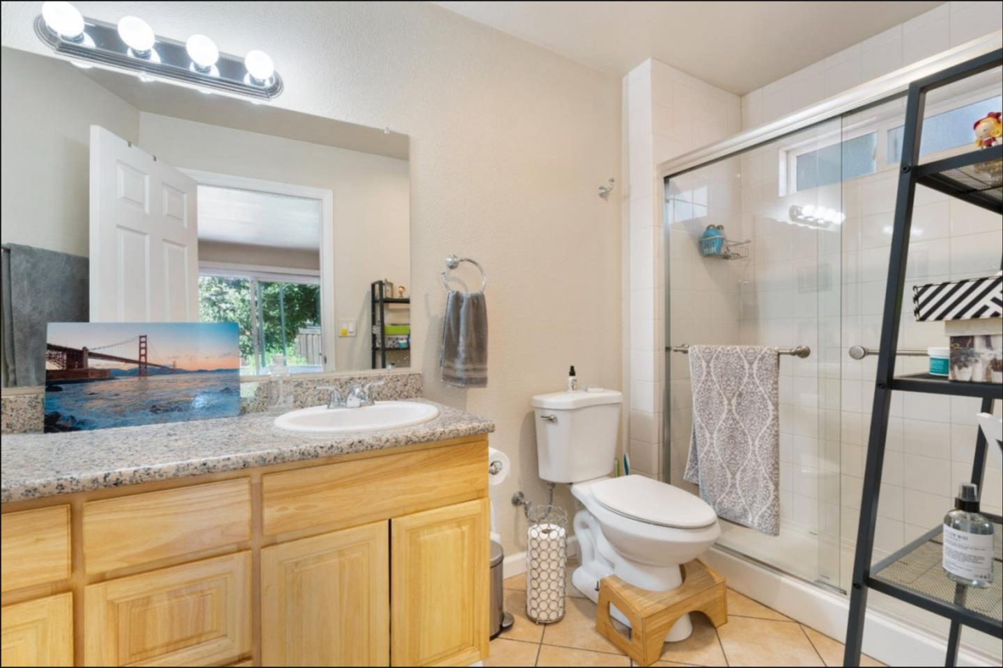 Detail Gallery Image 12 of 31 For 2241 Lindaire Ave, San Jose,  CA 95128 - 5 Beds | 3 Baths