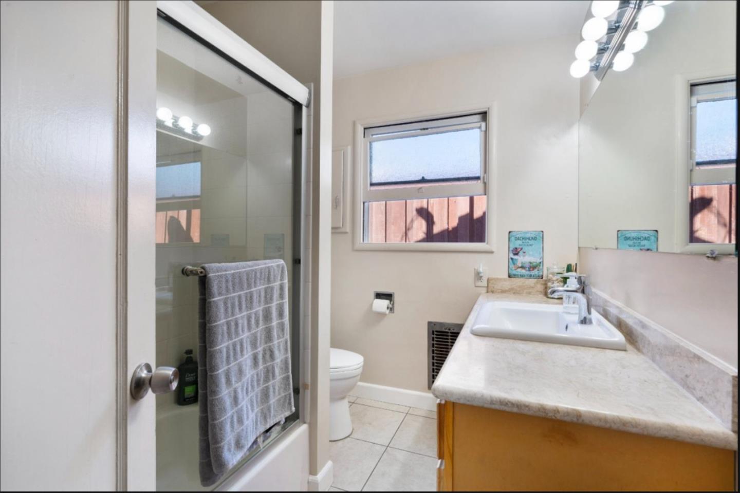 Detail Gallery Image 14 of 31 For 2241 Lindaire Ave, San Jose,  CA 95128 - 5 Beds | 3 Baths