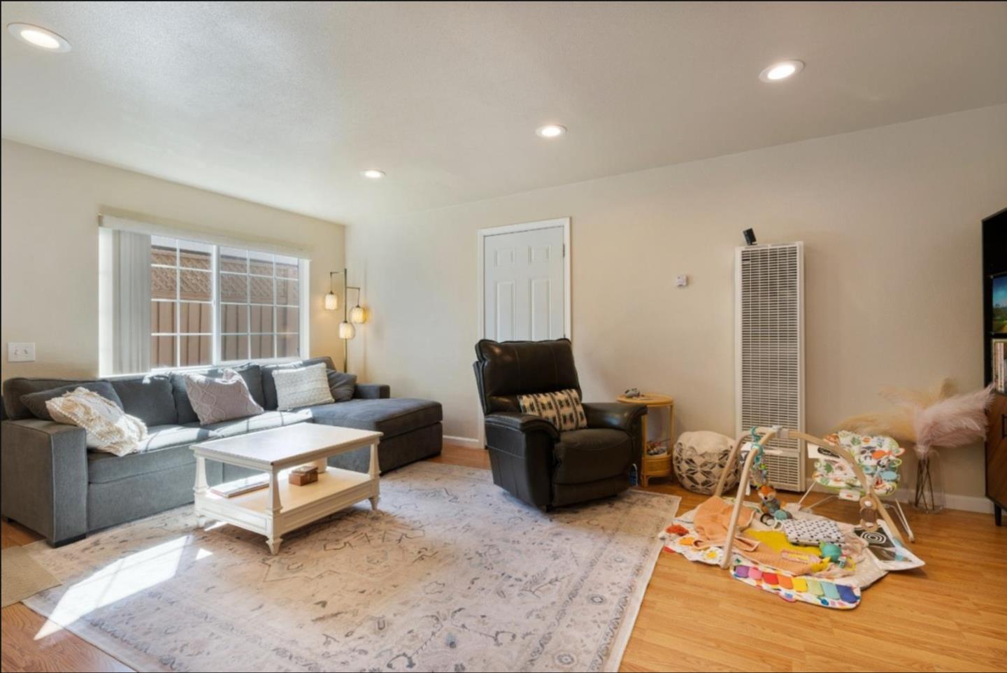 Detail Gallery Image 18 of 31 For 2241 Lindaire Ave, San Jose,  CA 95128 - 5 Beds | 3 Baths