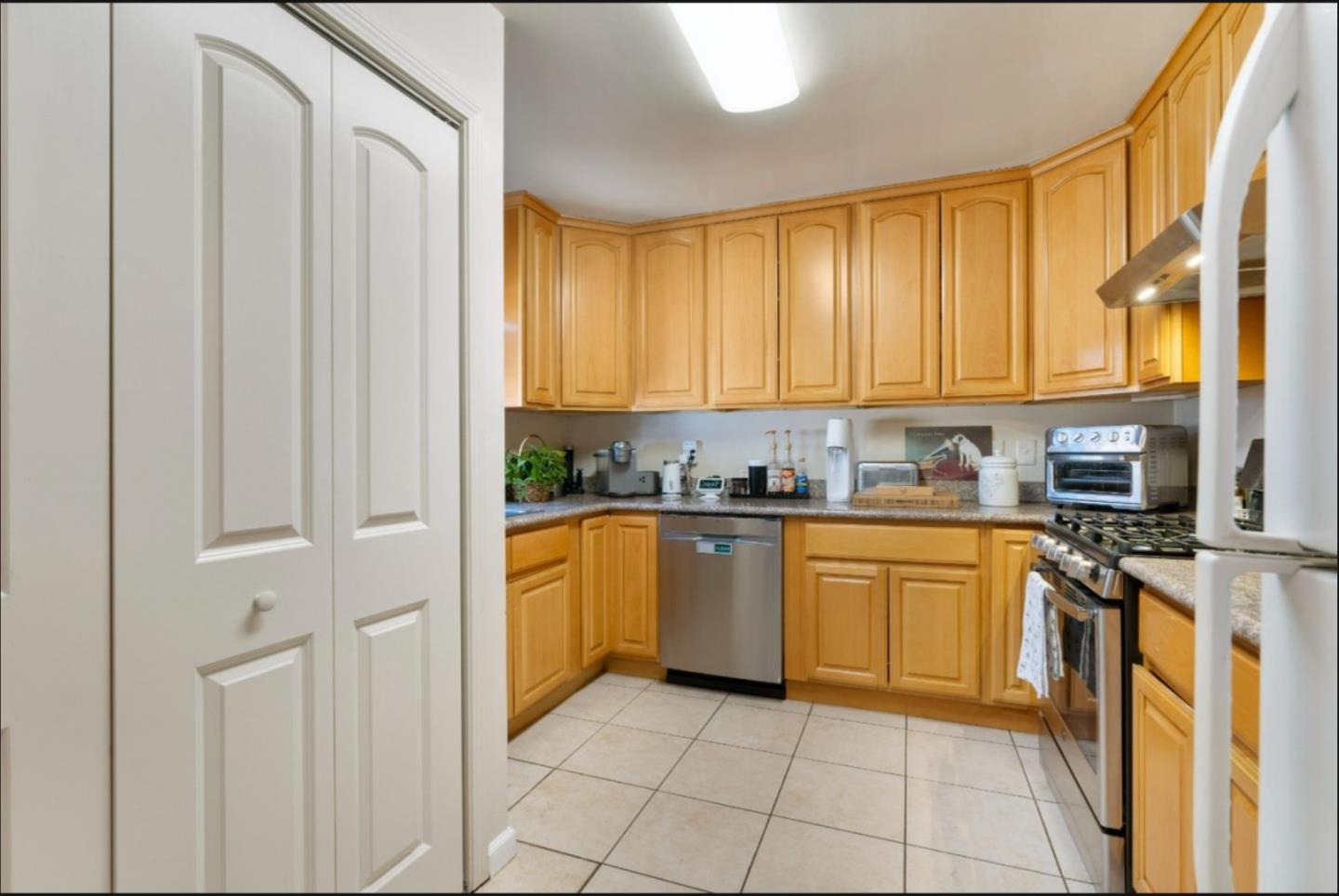 Detail Gallery Image 6 of 31 For 2241 Lindaire Ave, San Jose,  CA 95128 - 5 Beds | 3 Baths