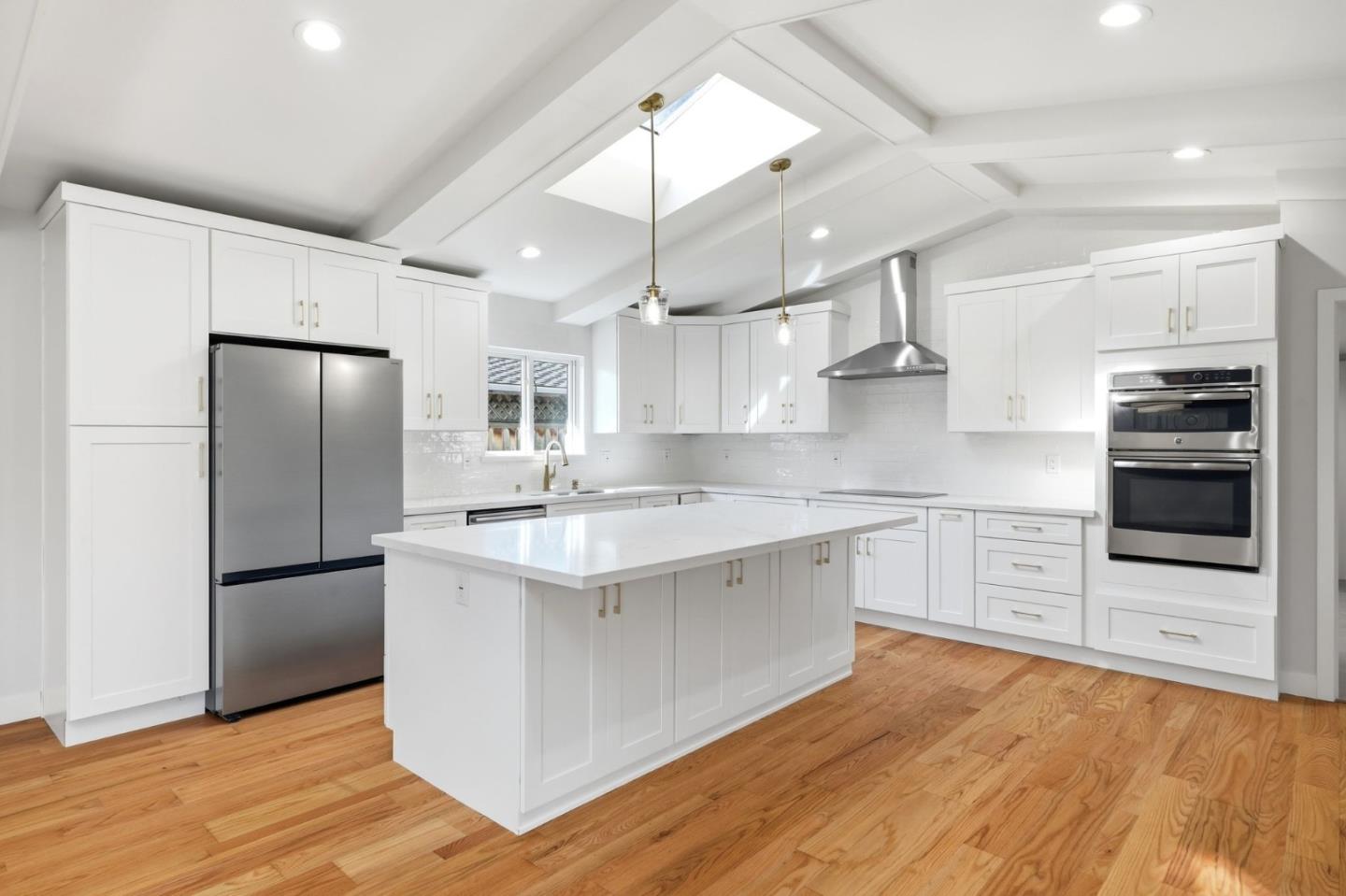 Detail Gallery Image 10 of 38 For 3308 Oxford Ln, San Jose,  CA 95117 - 4 Beds | 2/1 Baths