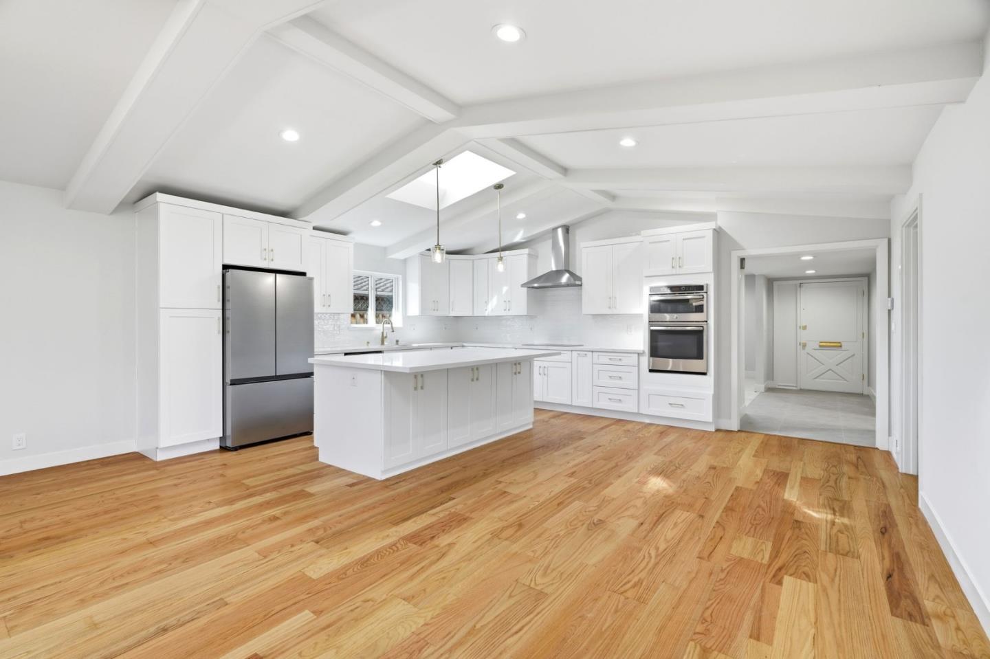 Detail Gallery Image 11 of 38 For 3308 Oxford Ln, San Jose,  CA 95117 - 4 Beds | 2/1 Baths