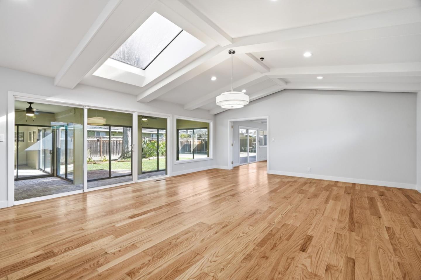 Detail Gallery Image 14 of 38 For 3308 Oxford Ln, San Jose,  CA 95117 - 4 Beds | 2/1 Baths