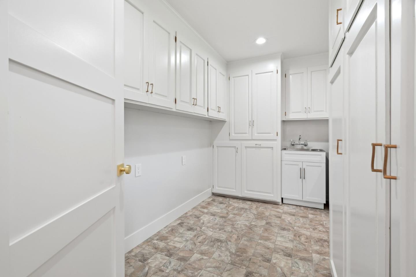 Detail Gallery Image 18 of 38 For 3308 Oxford Ln, San Jose,  CA 95117 - 4 Beds | 2/1 Baths