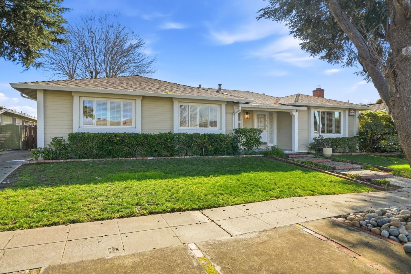 Detail Gallery Image 2 of 38 For 3308 Oxford Ln, San Jose,  CA 95117 - 4 Beds | 2/1 Baths