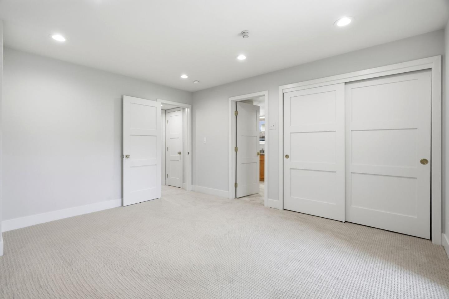 Detail Gallery Image 21 of 38 For 3308 Oxford Ln, San Jose,  CA 95117 - 4 Beds | 2/1 Baths