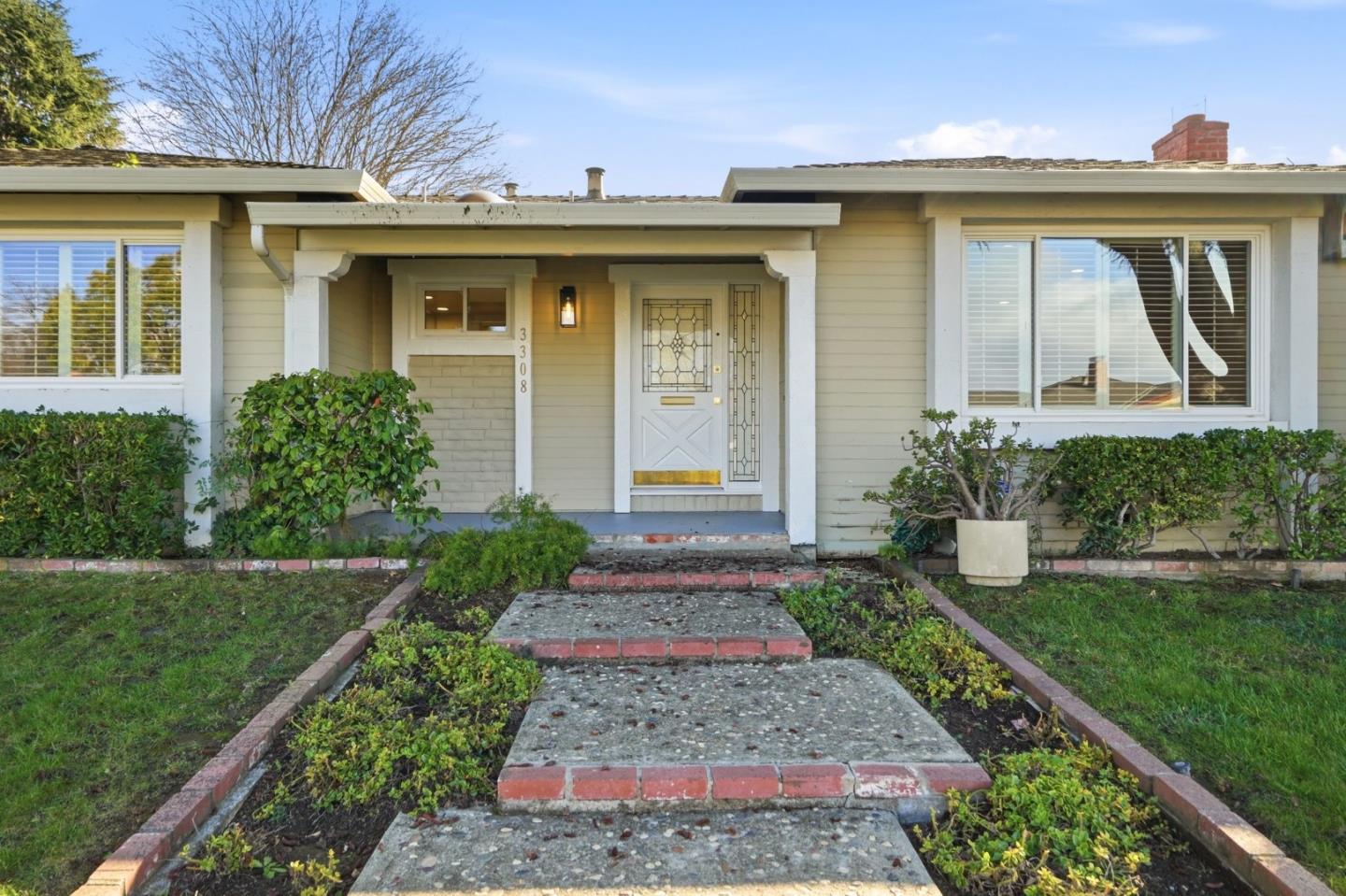 Detail Gallery Image 3 of 38 For 3308 Oxford Ln, San Jose,  CA 95117 - 4 Beds | 2/1 Baths