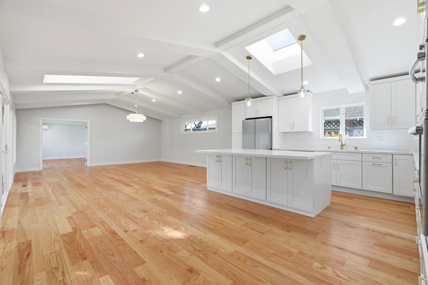 Detail Gallery Image 8 of 38 For 3308 Oxford Ln, San Jose,  CA 95117 - 4 Beds | 2/1 Baths