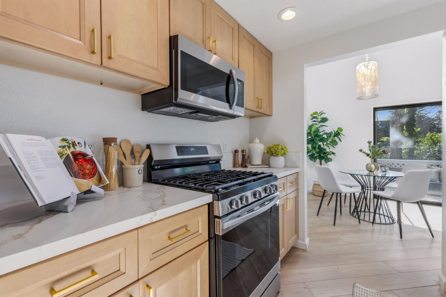 Detail Gallery Image 8 of 37 For 2603 Willowbrook Ln #22,  Aptos,  CA 95003 - 3 Beds | 2 Baths