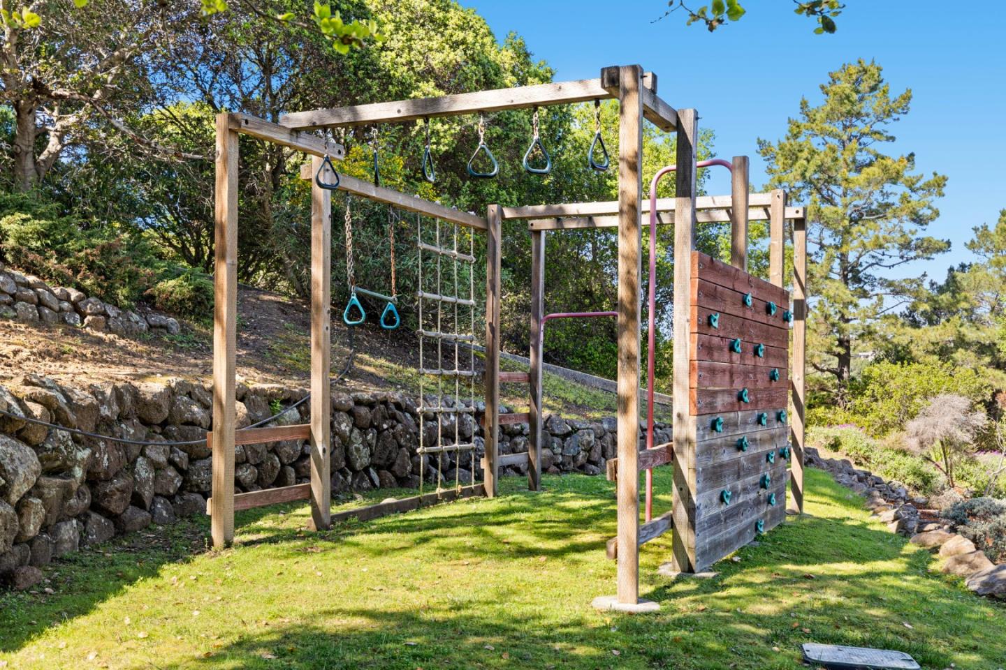 Detail Gallery Image 42 of 44 For 1243 Talbryn Dr, Belmont,  CA 94002 - 3 Beds | 2 Baths