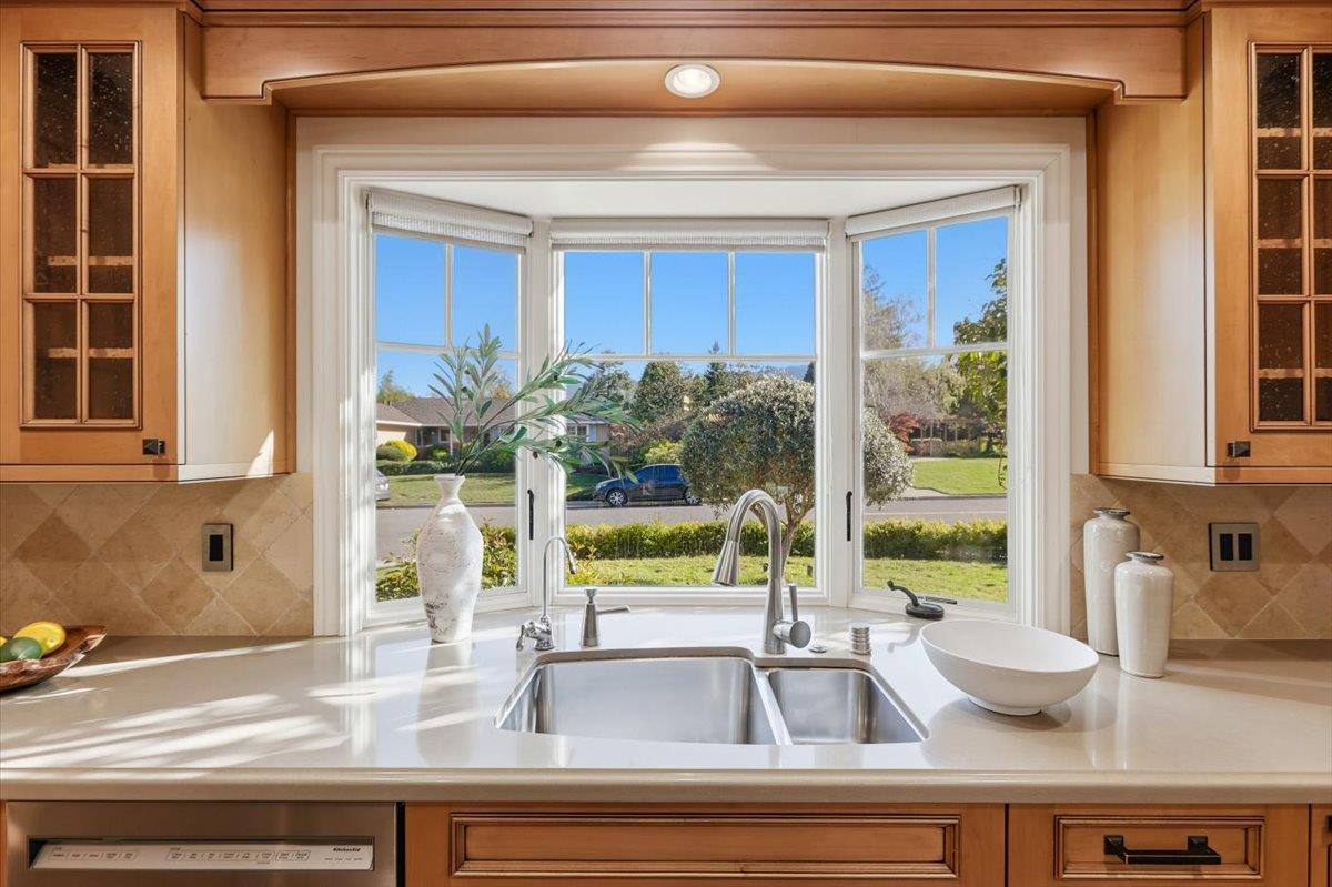 Detail Gallery Image 11 of 50 For 20483 Glen Brae Dr, Saratoga,  CA 95070 - 5 Beds | 3 Baths