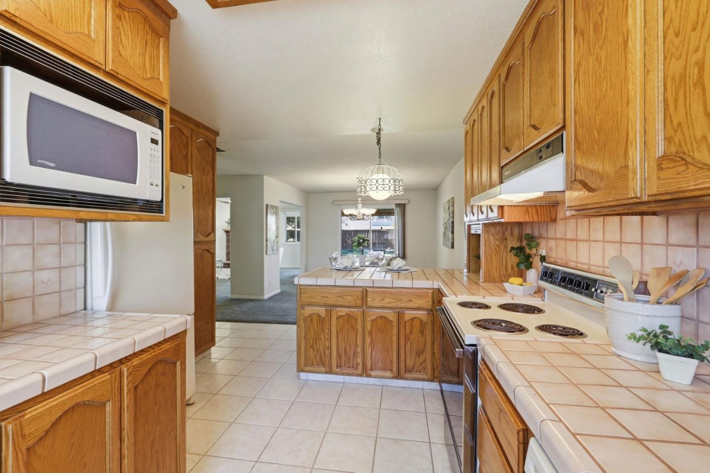 Detail Gallery Image 12 of 40 For 383 Southside Dr, San Jose,  CA 95111 - 4 Beds | 2/1 Baths