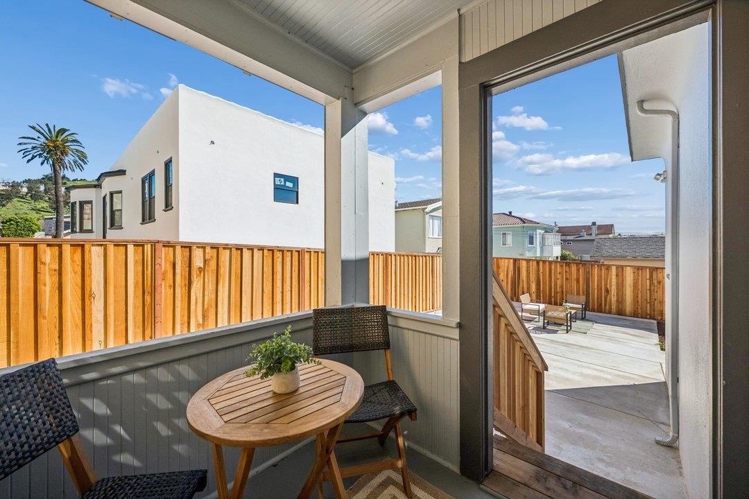 Detail Gallery Image 4 of 31 For 730 3rd Lane, South San Francisco,  CA 94080 - 3 Beds | 2 Baths