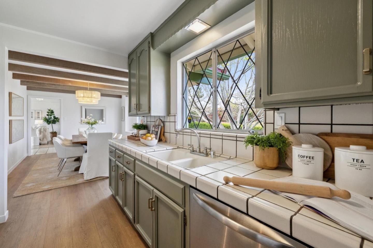 Detail Gallery Image 13 of 36 For 836 Bauer Ct, San Carlos,  CA 94070 - 4 Beds | 2 Baths