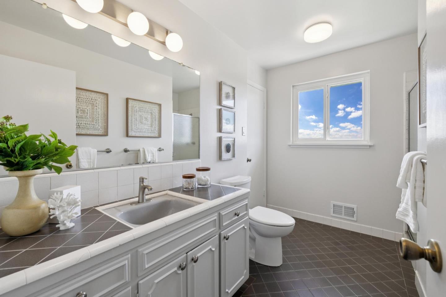 Detail Gallery Image 19 of 36 For 836 Bauer Ct, San Carlos,  CA 94070 - 4 Beds | 2 Baths