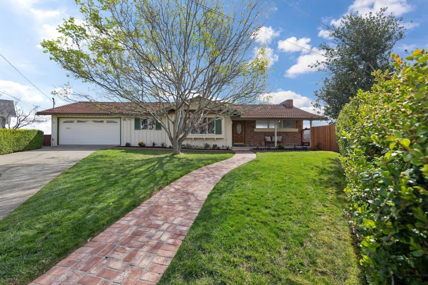 Detail Gallery Image 2 of 36 For 836 Bauer Ct, San Carlos,  CA 94070 - 4 Beds | 2 Baths