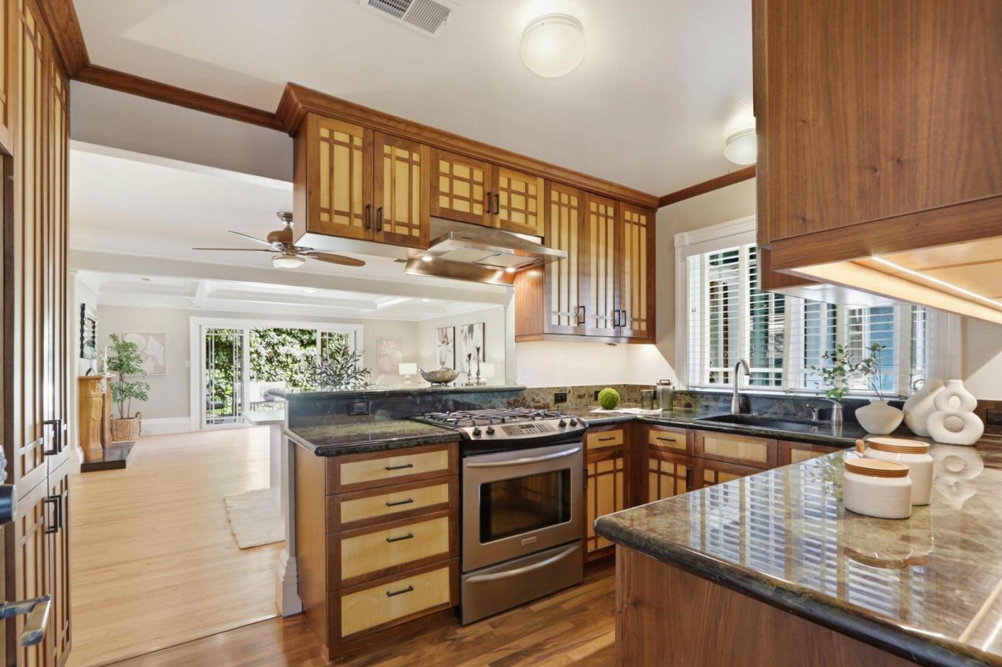 Detail Gallery Image 4 of 20 For 797 Iris Ave, Sunnyvale,  CA 94086 - 3 Beds | 2 Baths