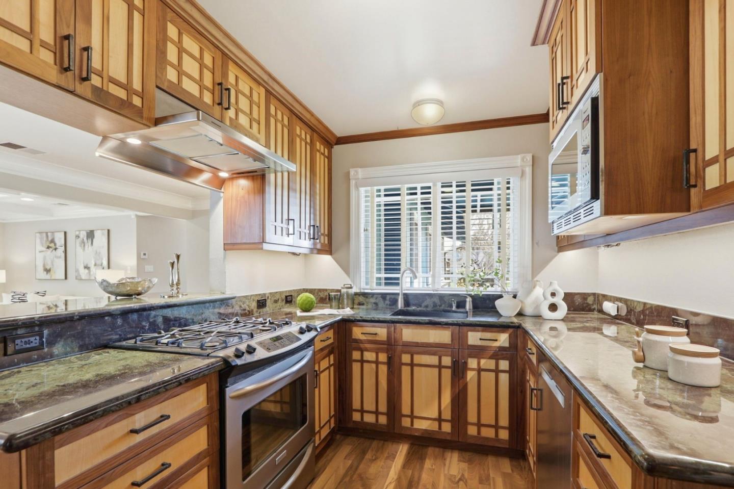 Detail Gallery Image 5 of 20 For 797 Iris Ave, Sunnyvale,  CA 94086 - 3 Beds | 2 Baths