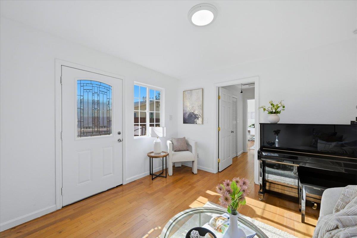 Detail Gallery Image 5 of 56 For 354 Irving Ave, San Jose,  CA 95128 - 4 Beds | 2 Baths