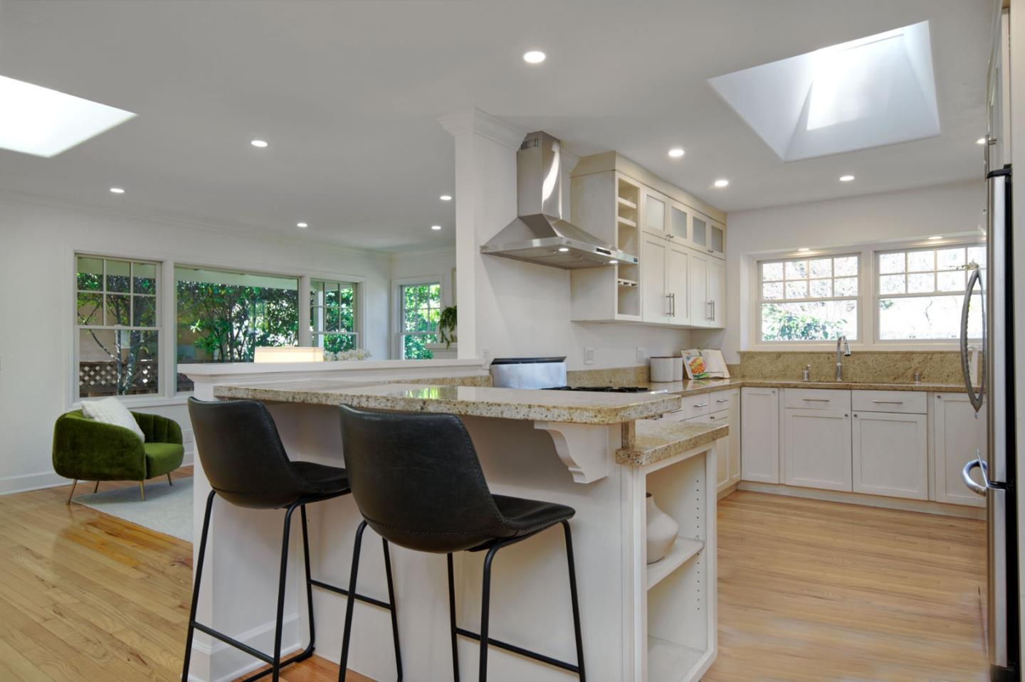 Detail Gallery Image 13 of 28 For 429 Concord Dr, Menlo Park,  CA 94025 - 3 Beds | 2 Baths