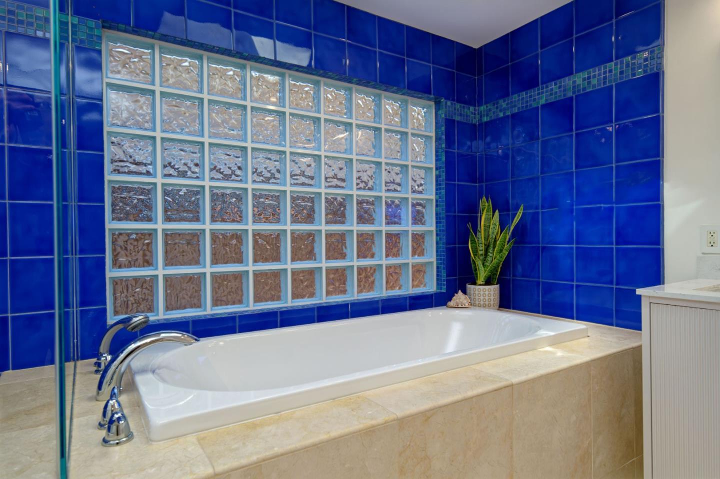 Detail Gallery Image 20 of 28 For 429 Concord Dr, Menlo Park,  CA 94025 - 3 Beds | 2 Baths