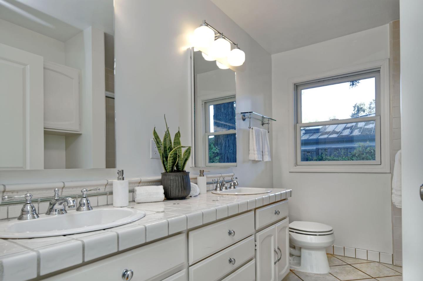 Detail Gallery Image 21 of 28 For 429 Concord Dr, Menlo Park,  CA 94025 - 3 Beds | 2 Baths