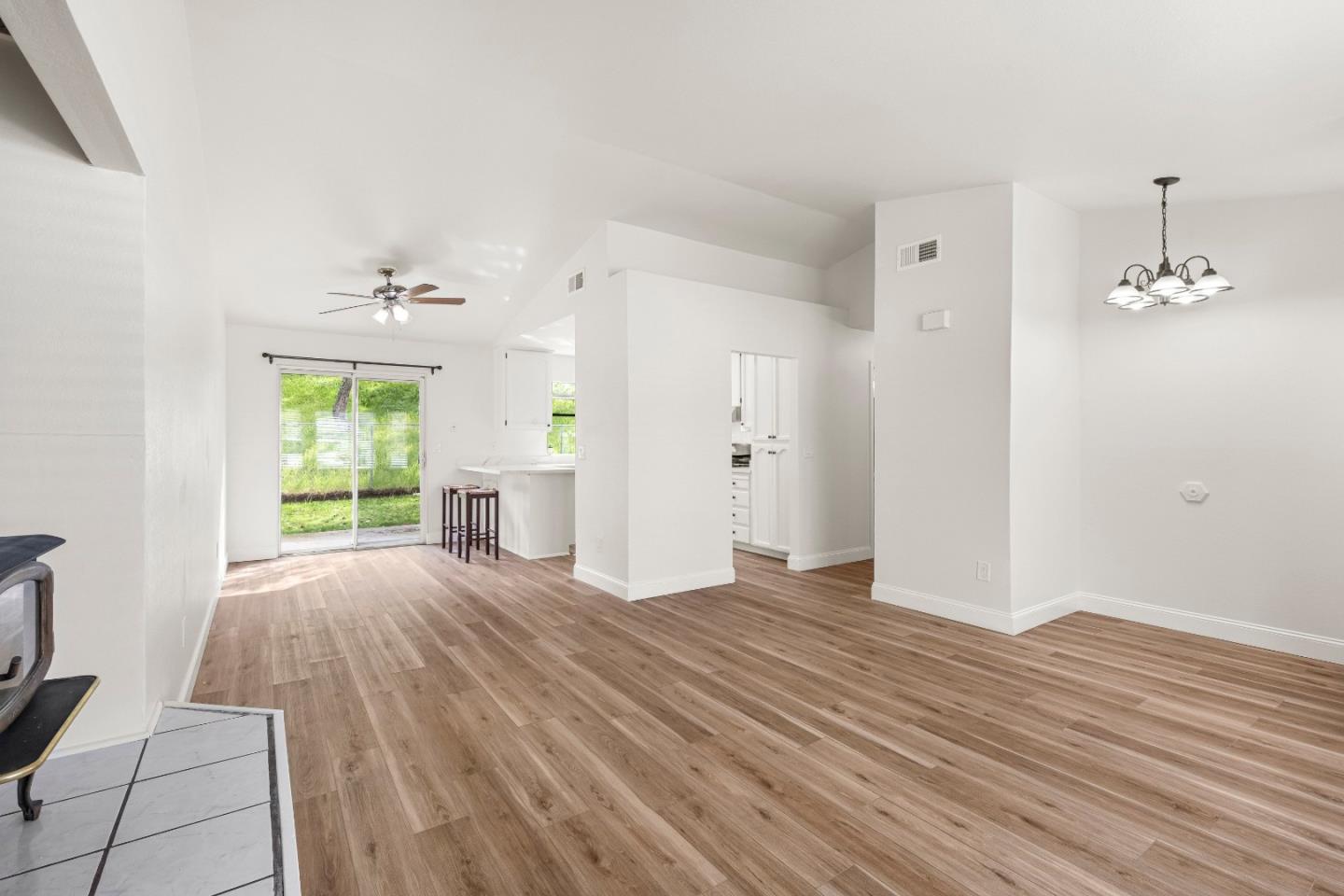 Detail Gallery Image 4 of 37 For 46315 Pine Meadow Dr, King City,  CA 93930 - 3 Beds | 2 Baths