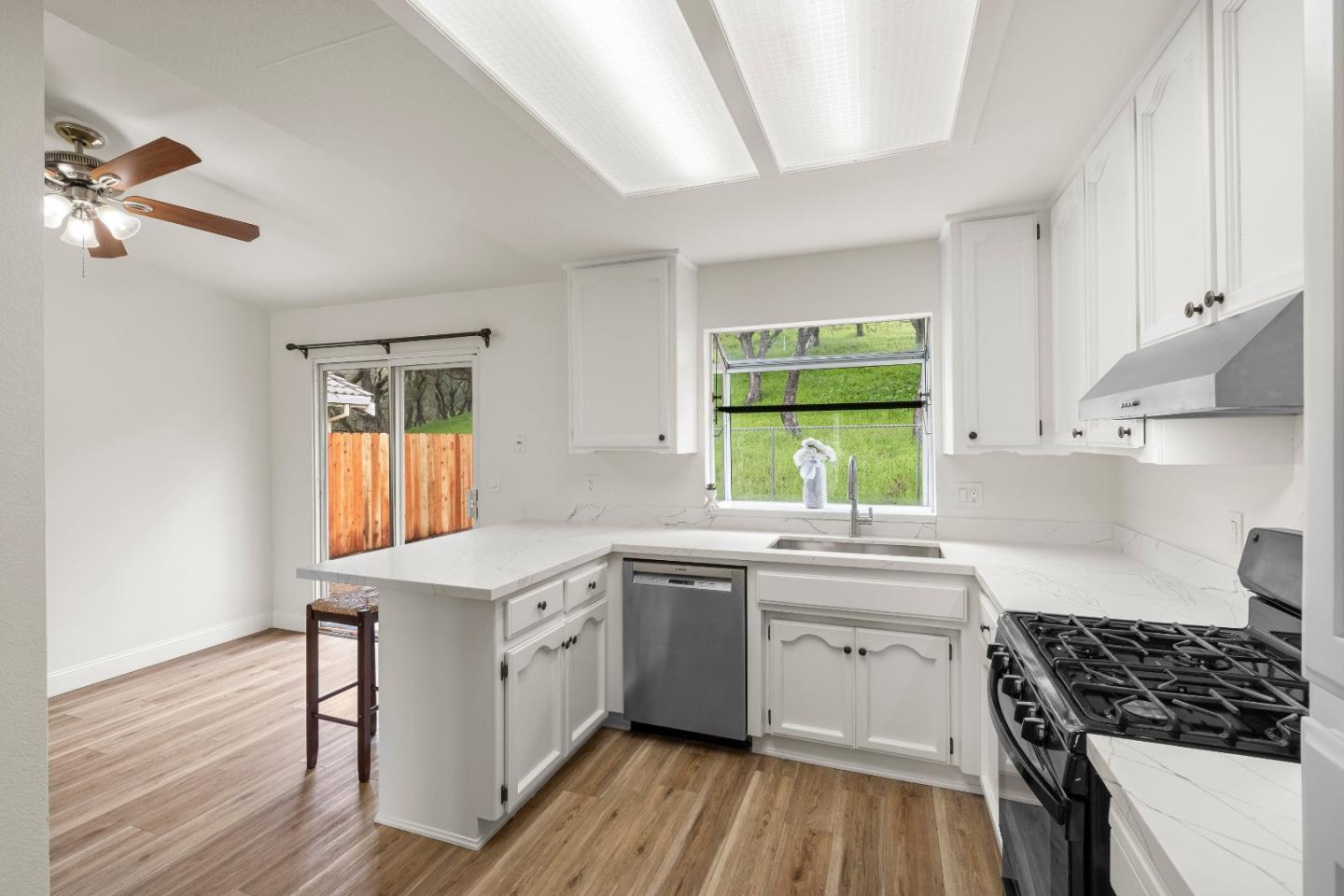 Detail Gallery Image 8 of 37 For 46315 Pine Meadow Dr, King City,  CA 93930 - 3 Beds | 2 Baths